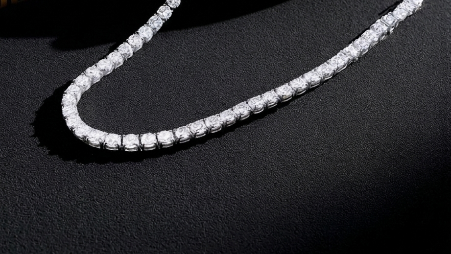 What Is a Tennis Bracelet? The Complete Style Guide